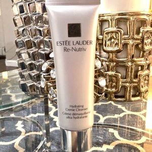 Estée Lauder Hydrating Crème Cleanser.